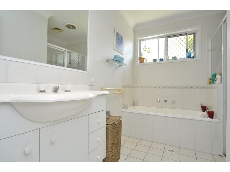 12 Pinebark Avenue, Oxenford QLD 4210