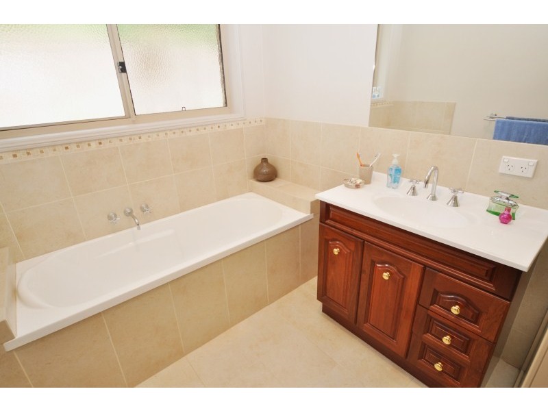 10 Willandra Court, Maudsland QLD 4210