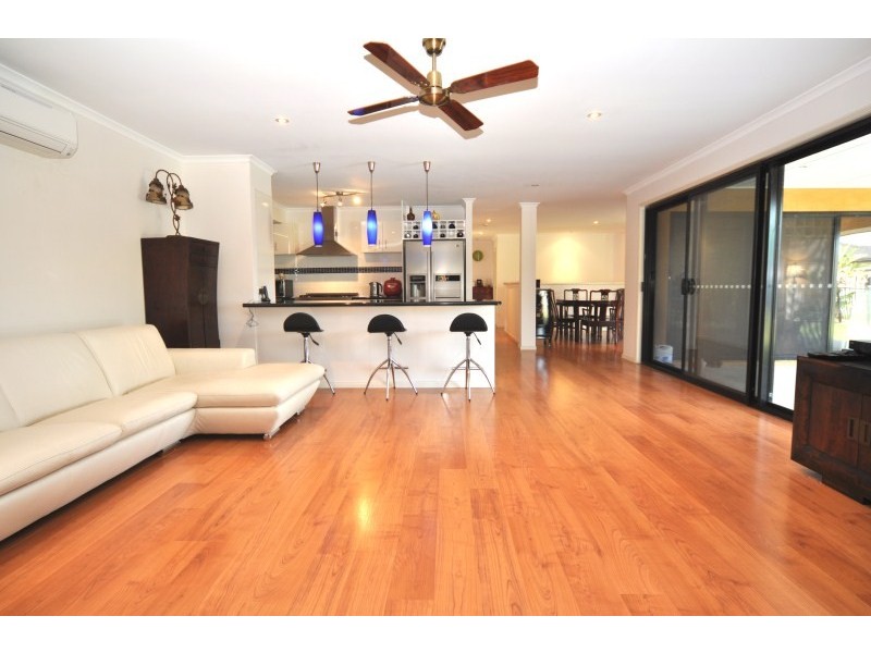 18 Fairbairn Court, Oxenford QLD 4210