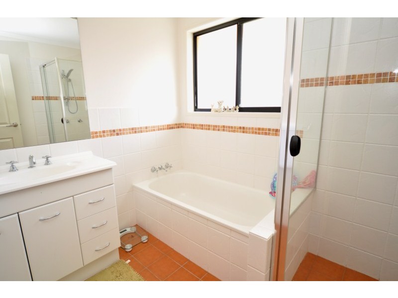 18 Fairbairn Court, Oxenford QLD 4210