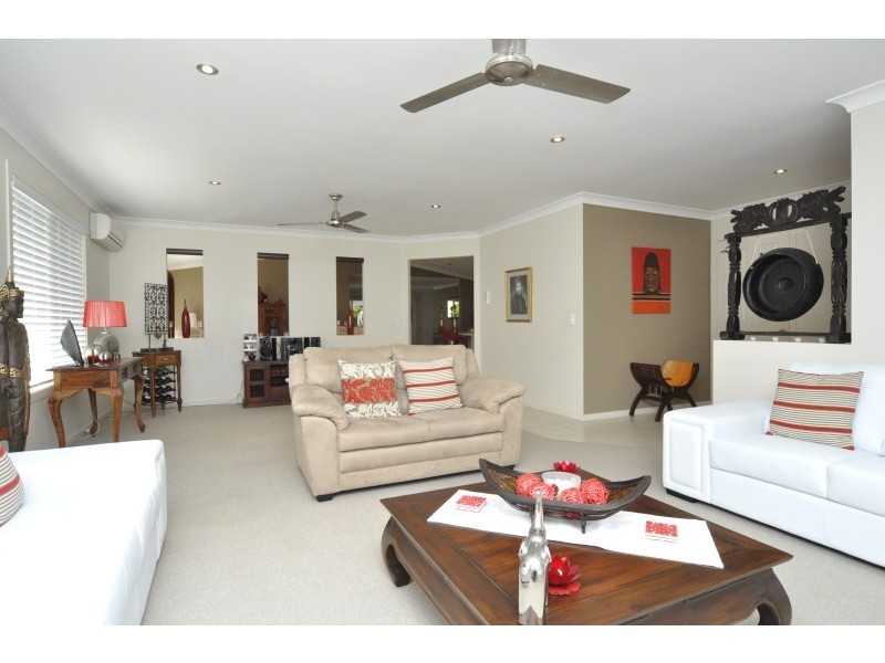 11 Shannonbrook Grove, Oxenford QLD 4210