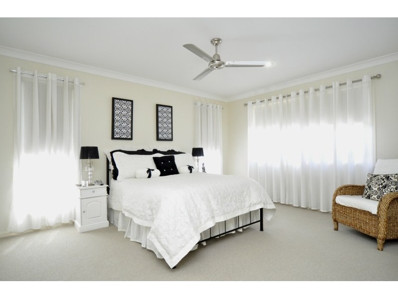 11 Shannonbrook Grove, Oxenford QLD 4210