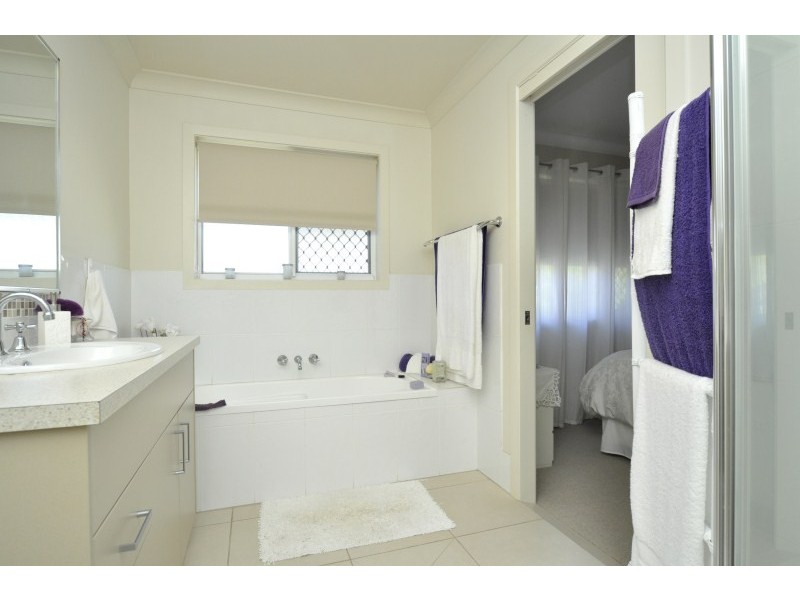 11 Shannonbrook Grove, Oxenford QLD 4210