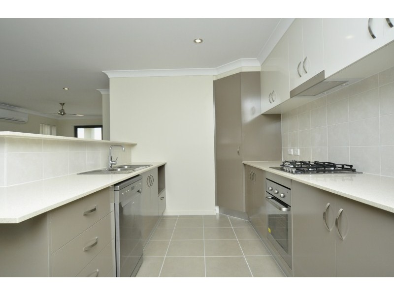 1/6 Joshua Place, Oxenford QLD 4210