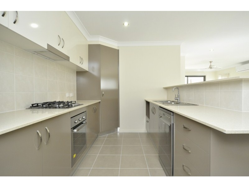 2/6 Joshua Place, Oxenford QLD 4210
