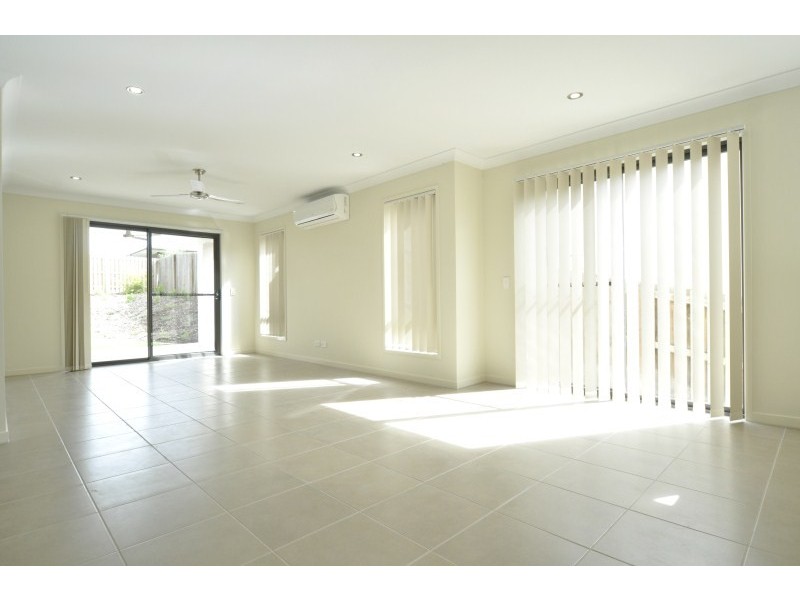 2/6 Joshua Place, Oxenford QLD 4210