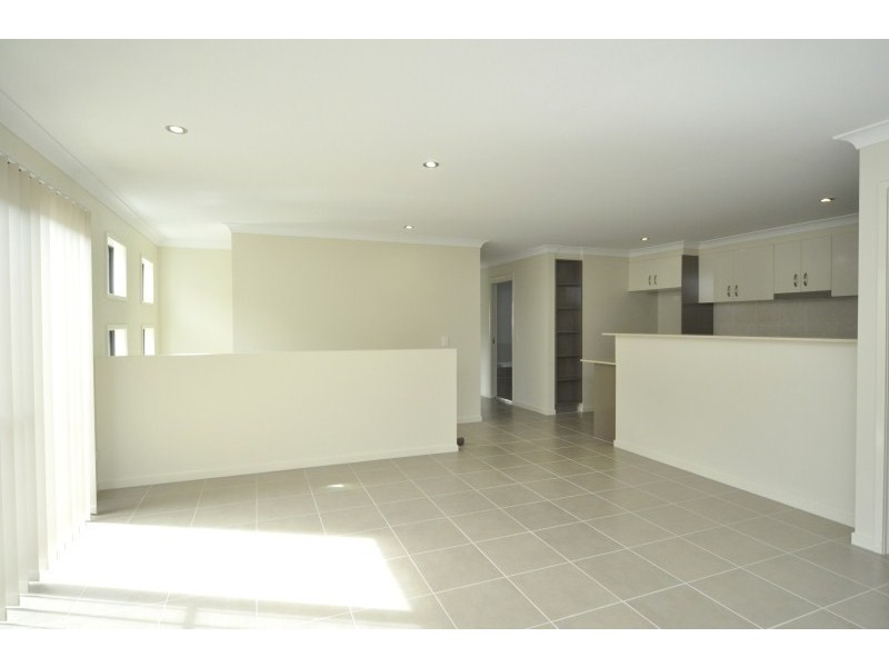 2/6 Joshua Place, Oxenford QLD 4210