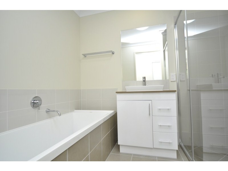 2/6 Joshua Place, Oxenford QLD 4210