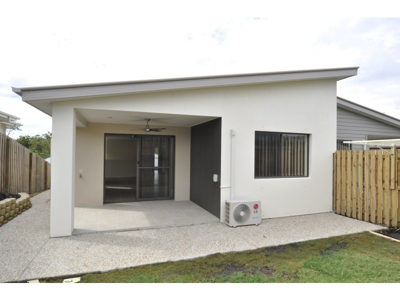 2/6 Joshua Place, Oxenford QLD 4210