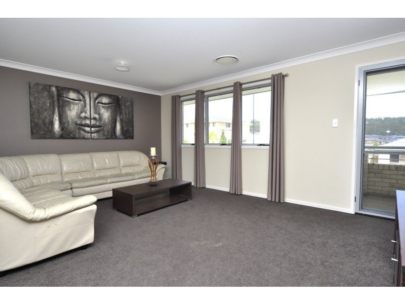92 Wunburra Circle, Pacific Pines QLD 4211