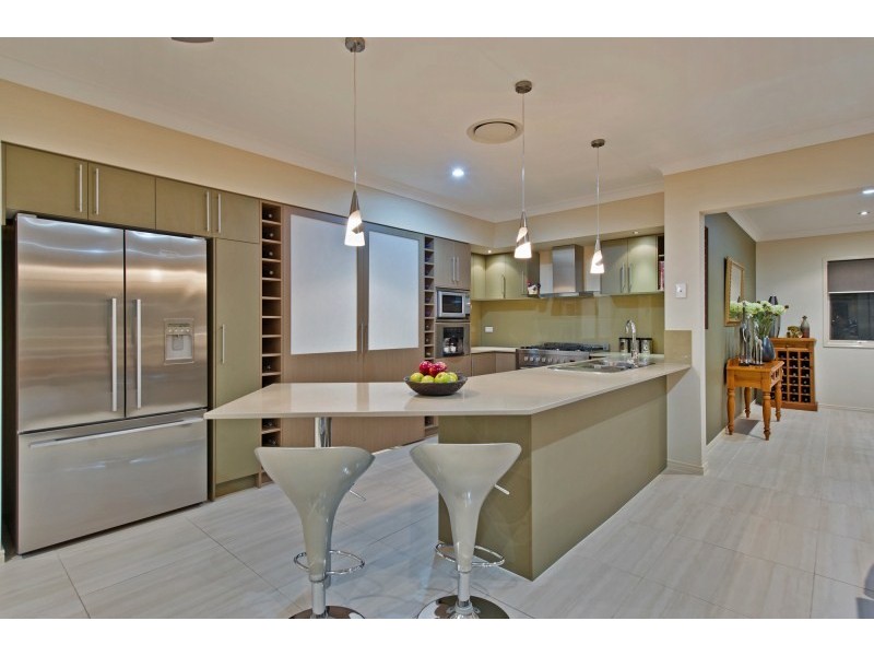 15 Meadow Court, Maudsland QLD 4210