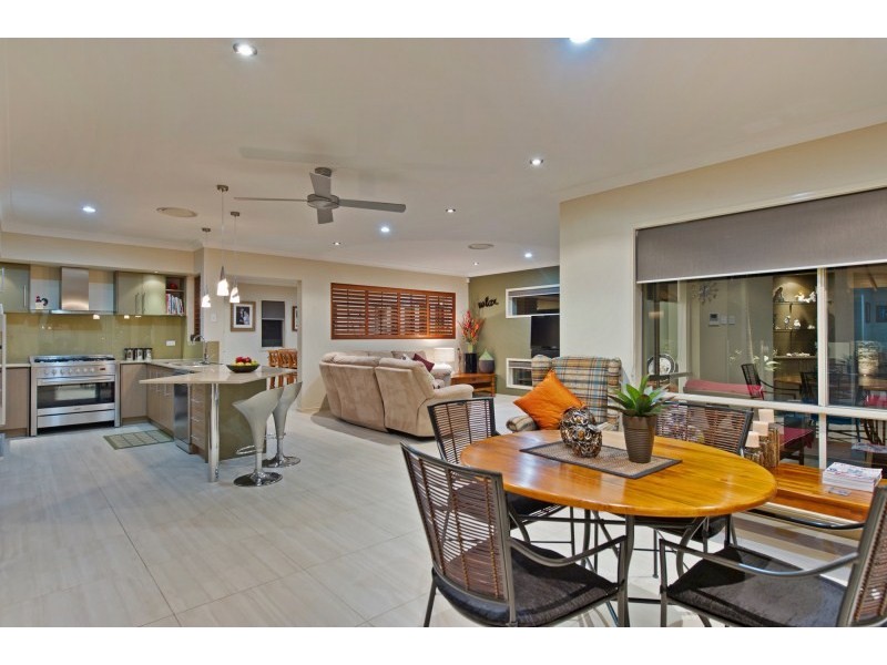 15 Meadow Court, Maudsland QLD 4210