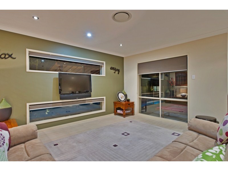 15 Meadow Court, Maudsland QLD 4210