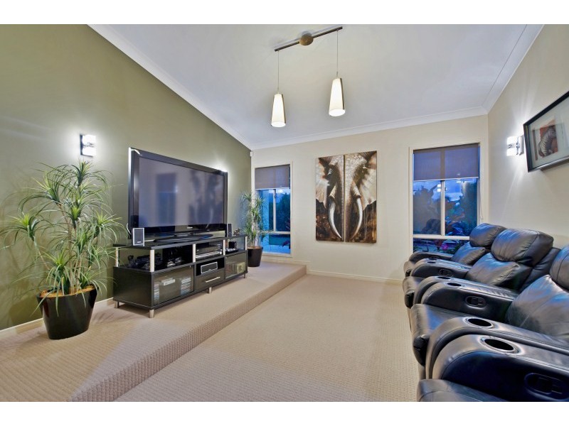 15 Meadow Court, Maudsland QLD 4210