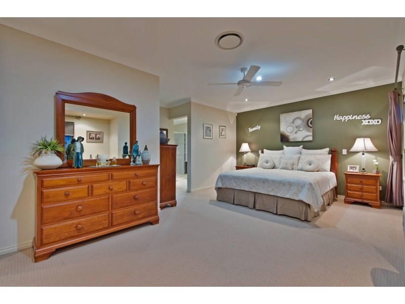 15 Meadow Court, Maudsland QLD 4210