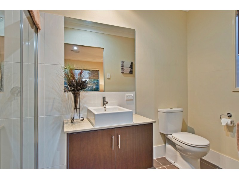 15 Meadow Court, Maudsland QLD 4210