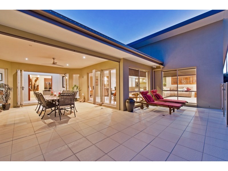 15 Meadow Court, Maudsland QLD 4210