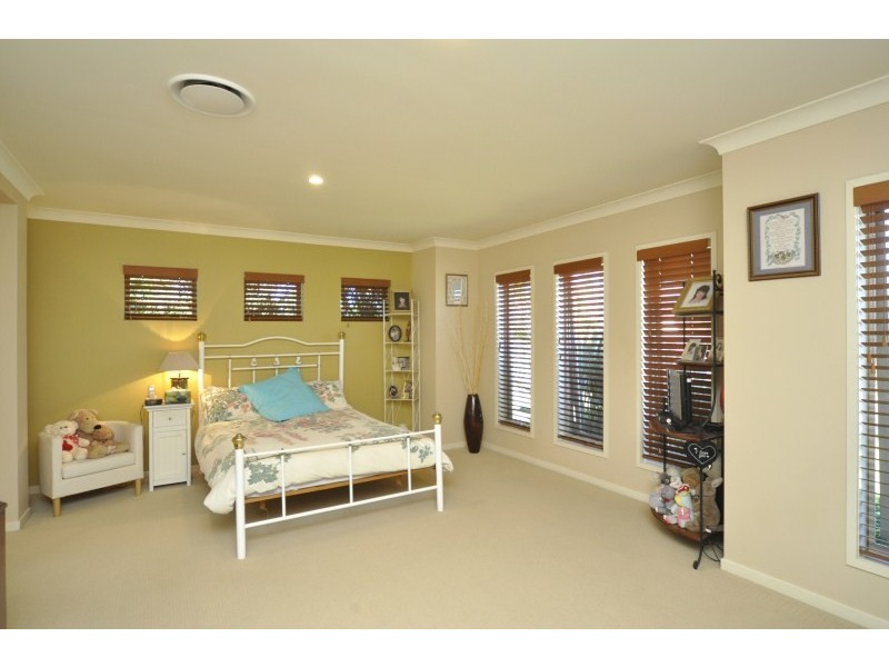 15 Oceanis Drive, Oxenford QLD 4210