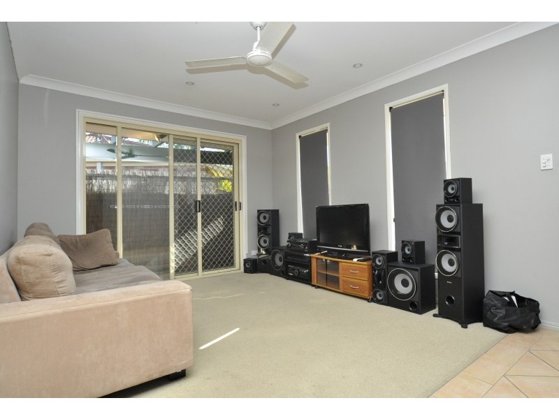 2/22 Crystal Reef Drive, Coombabah QLD 4216