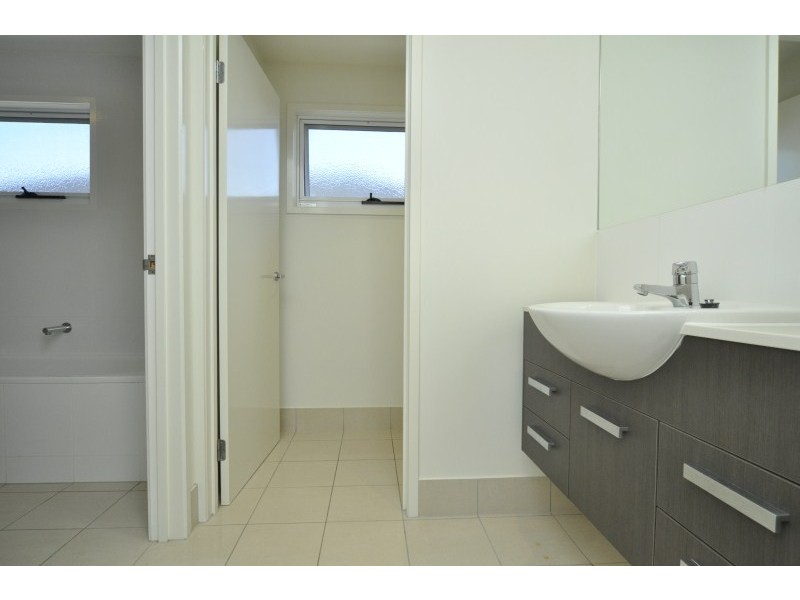 28 Marina Parade, Jacobs Well QLD 4208