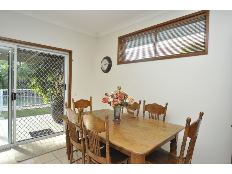 37 Parkes Drive, Helensvale QLD 4212