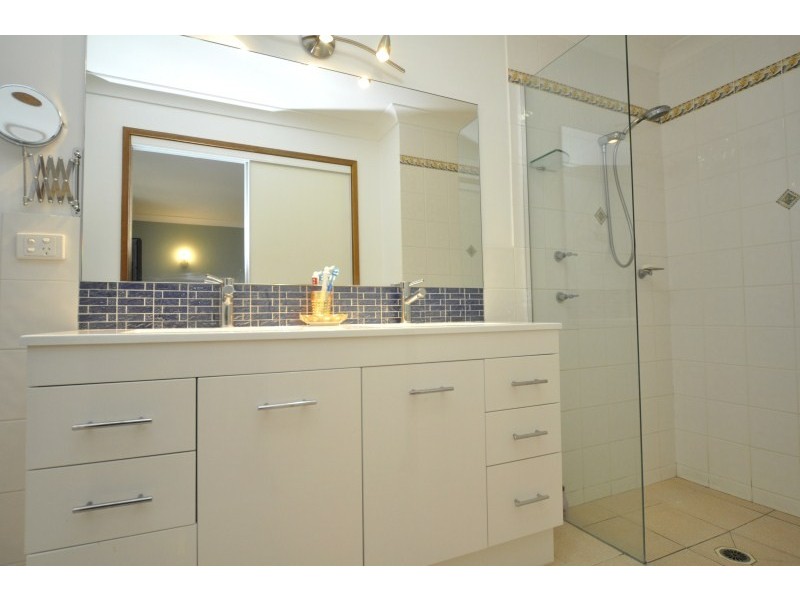 37 Parkes Drive, Helensvale QLD 4212
