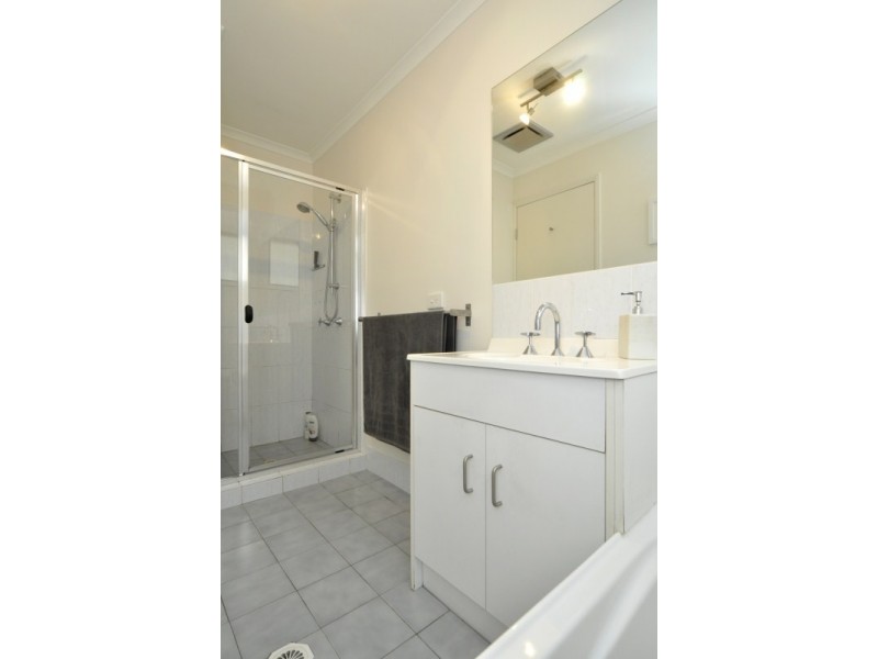 1/8 Epic Court, Oxenford QLD 4210