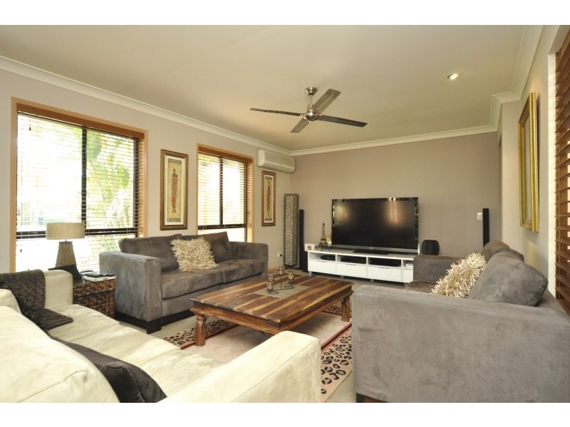 1 Zeller Crescent, Arundel QLD 4214