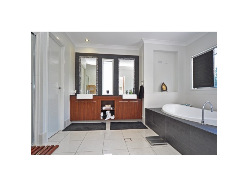 27 Conestoga Way, Upper Coomera QLD 4209