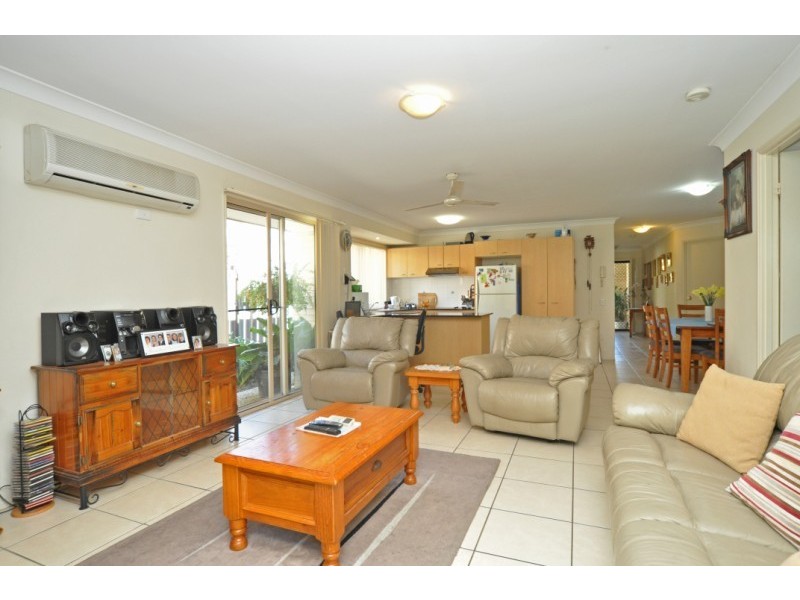 27/2 Bos Drive, Coomera QLD 4209