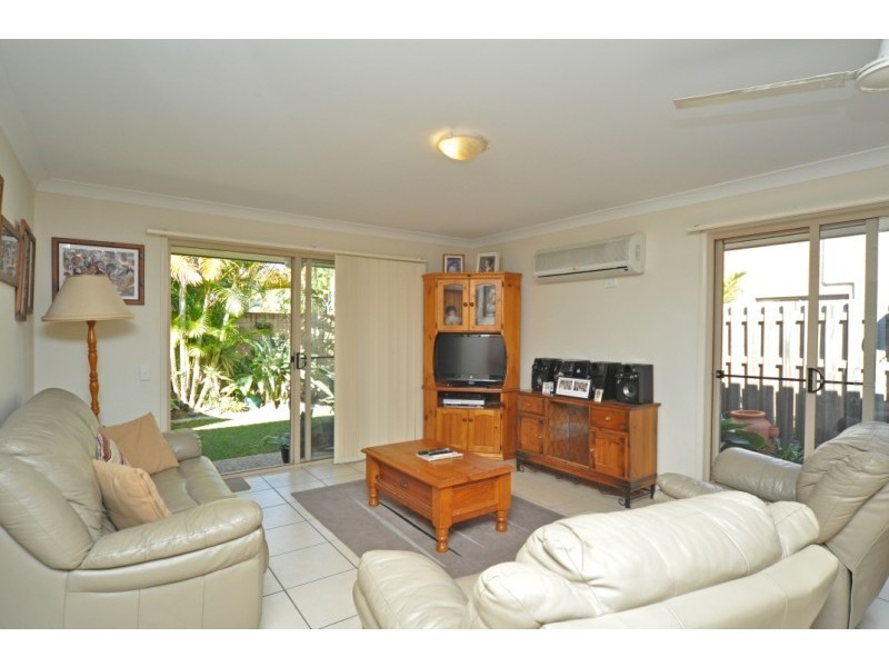 27/2 Bos Drive, Coomera QLD 4209