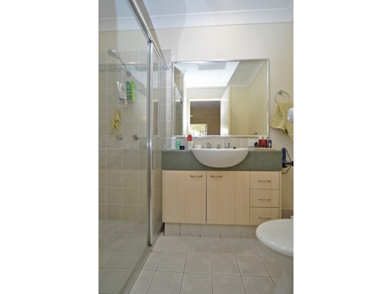 27/2 Bos Drive, Coomera QLD 4209