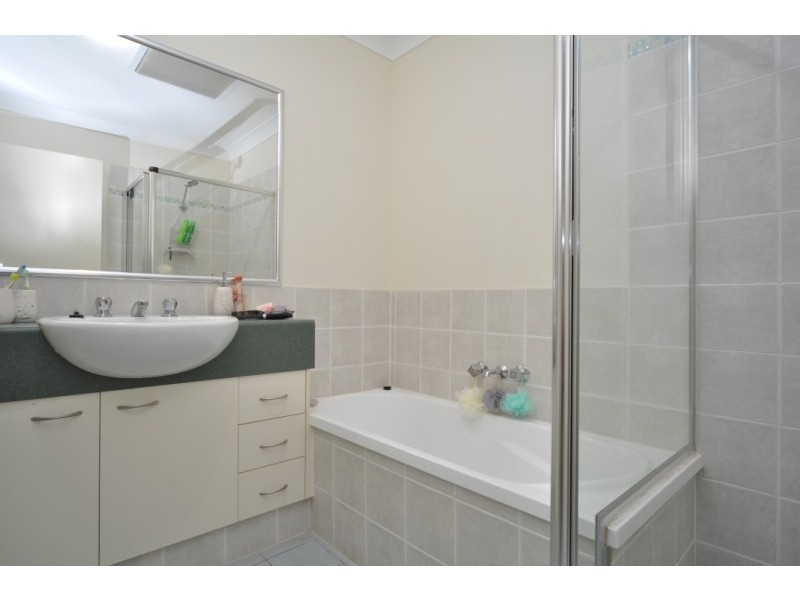 27/2 Bos Drive, Coomera QLD 4209