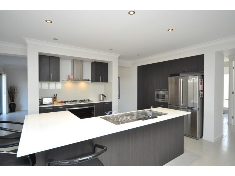 11 Stone Creek Drive, Upper Coomera QLD 4209