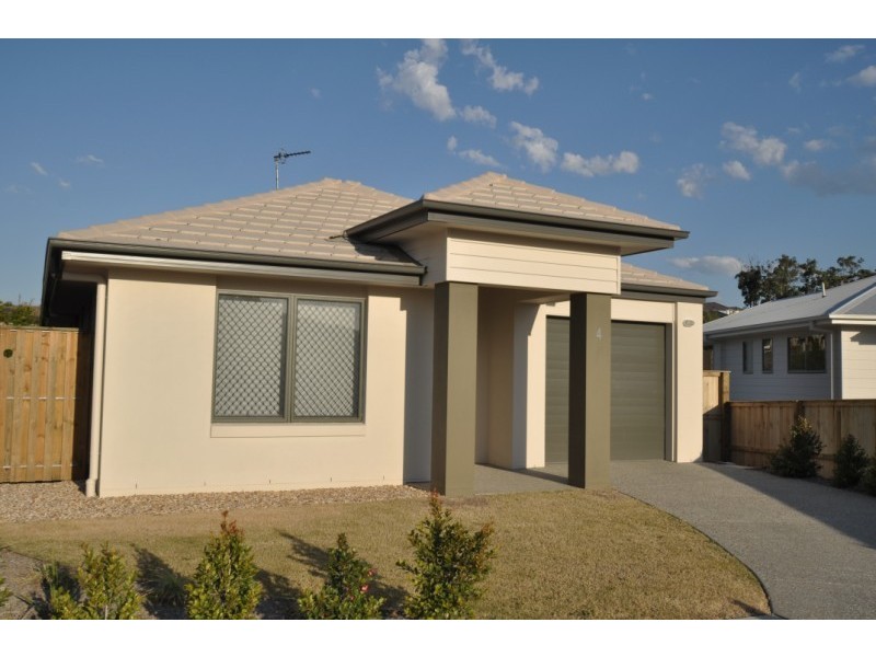 4 Rise Circuit, Pacific Pines QLD 4211