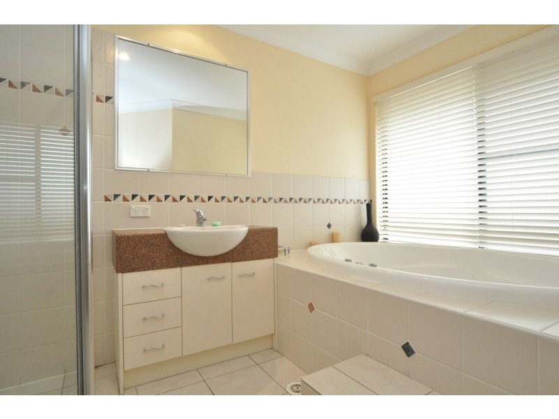 4 Farrer Court, Upper Coomera QLD 4209