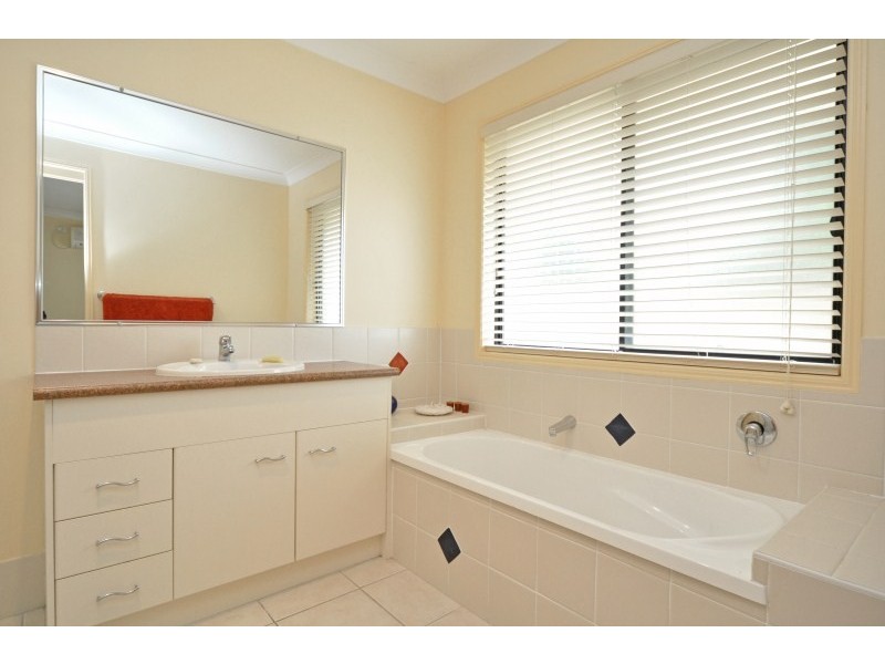 4 Farrer Court, Upper Coomera QLD 4209