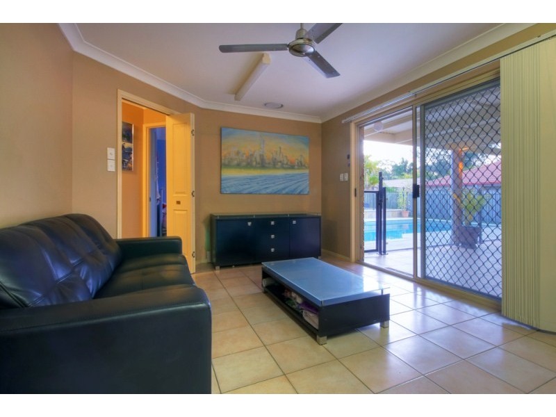5 Pottinger Crescent, Oxenford QLD 4210