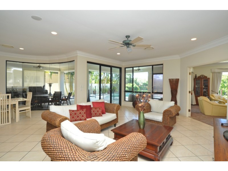 3 River Cove Place, Helensvale QLD 4212