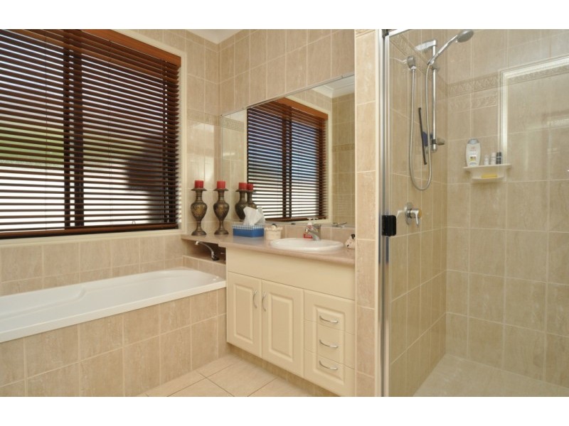 3 River Cove Place, Helensvale QLD 4212