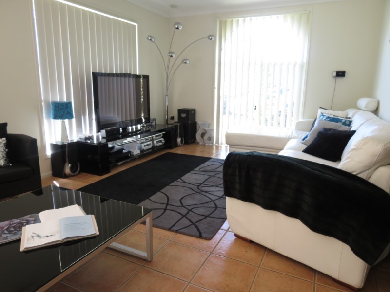 5 Dorchester Court, Oxenford QLD 4210