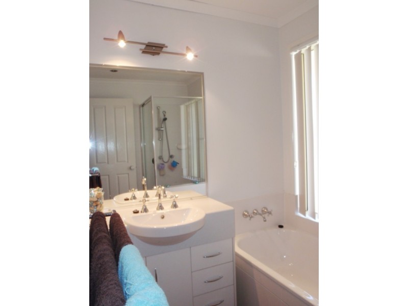 54 Ruth Terrace, Oxenford QLD 4210