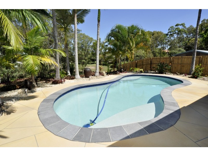 13 Armidale Crescent, Helensvale QLD 4212