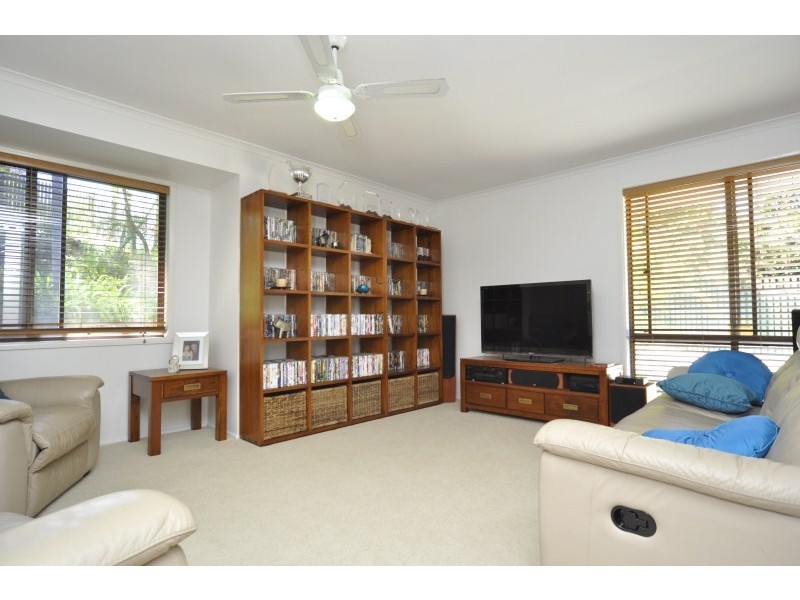 13 Armidale Crescent, Helensvale QLD 4212