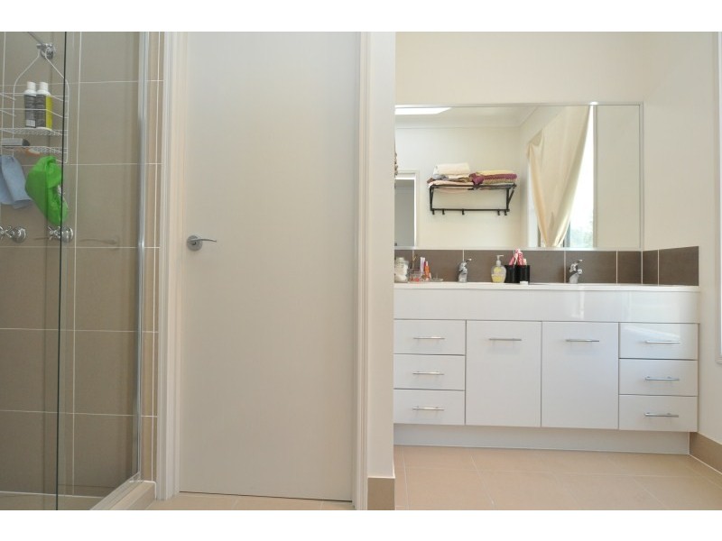 45 Pinnacle Drive, Wongawallan QLD 4210