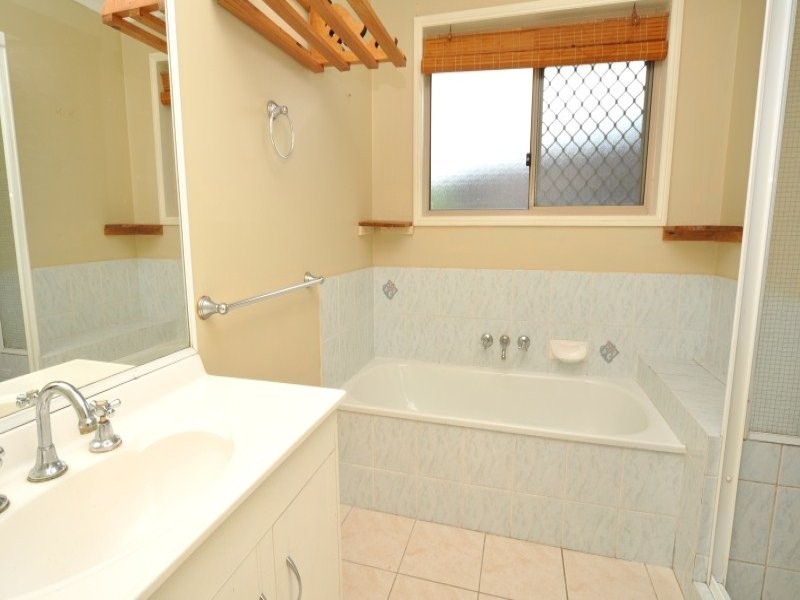 5 Floyd Court, Parkwood QLD 4214