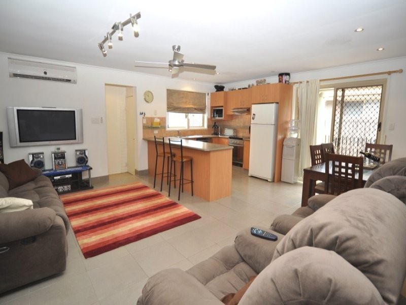 1/144 Kumbari Avenue, Labrador QLD 4215