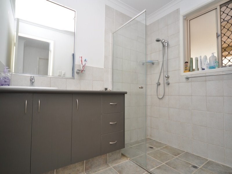 1/144 Kumbari Avenue, Labrador QLD 4215