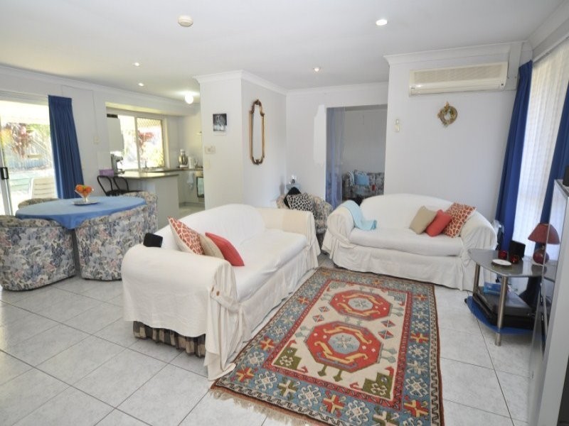 2 Peter Sellers Court, Parkwood QLD 4214