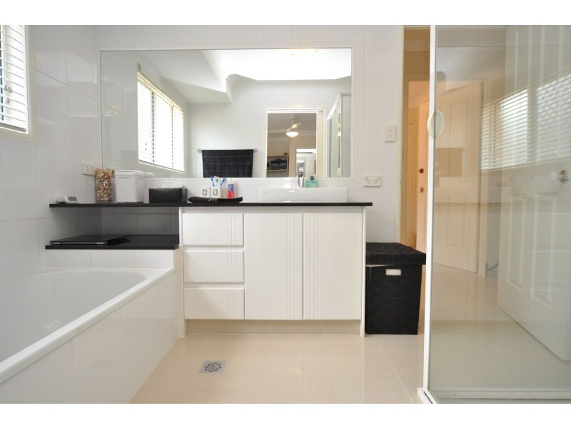 24 Von Nida Street, Parkwood QLD 4214